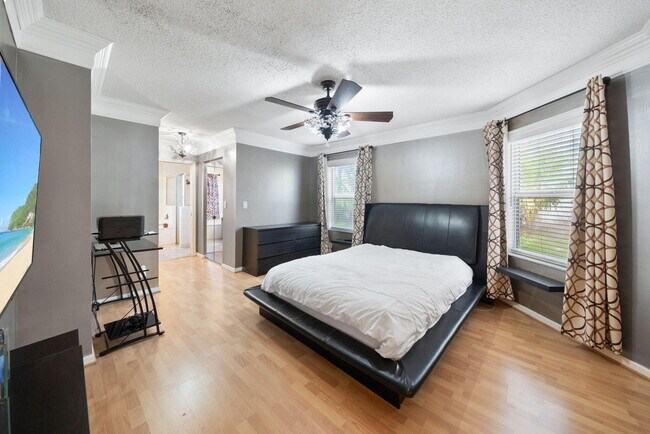 Building Photo - 10569 Pelican Dr