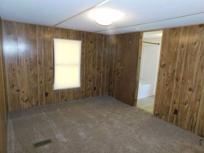 Building Photo - 358 White Oak Dr