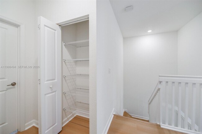 Building Photo - 640 NE 207th St