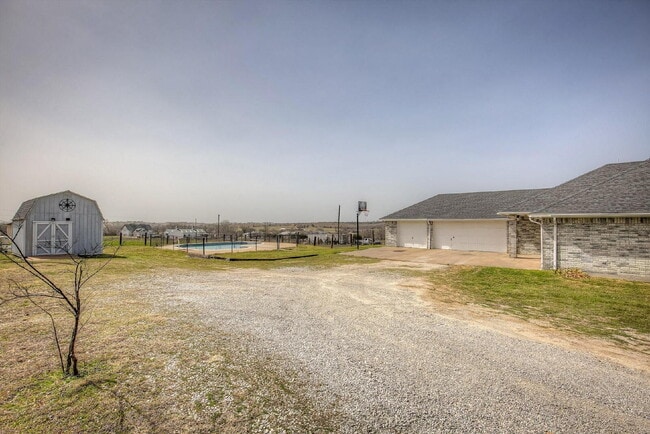 Building Photo - Updated 3 Bedroom Home with a Barn on 2.5 Acres!