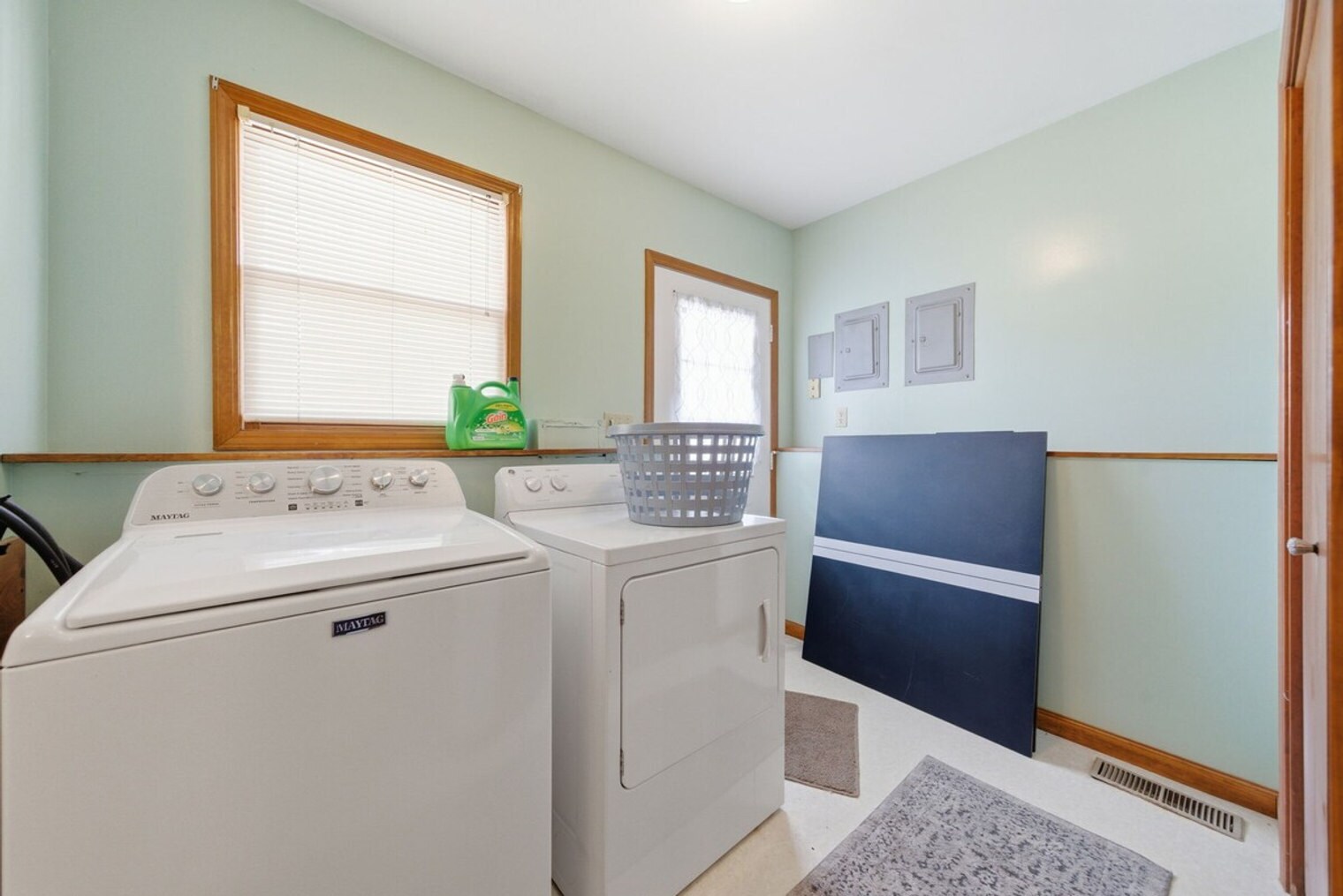 Building Photo - 1201-1203 Johnston Drive-SI ID1497747P
