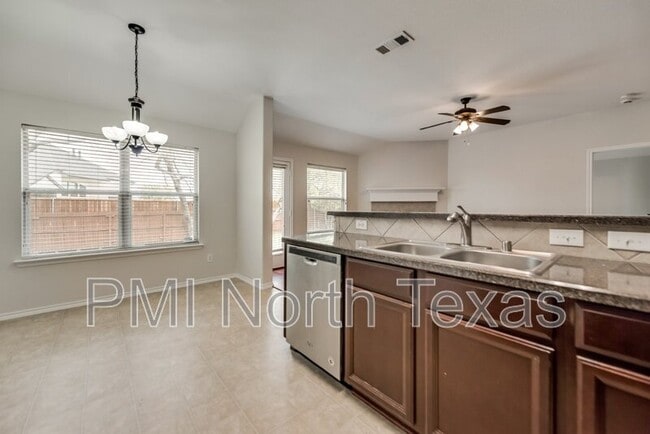 Building Photo - 8420 Sonnet Dr