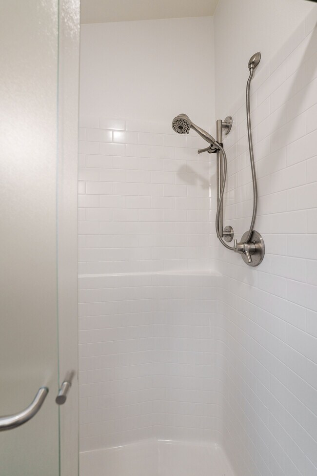 Building Photo - 5532 NE 31st Ave