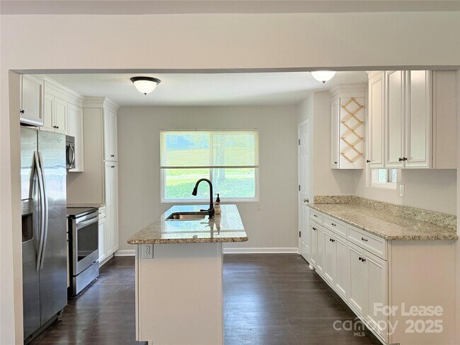 Building Photo - 120 Rustic Way Ln