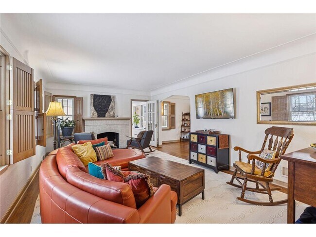 Building Photo - 1197 W Como Blvd