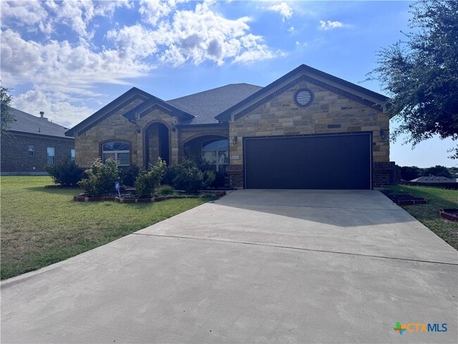 Building Photo - 2033 Catkins Ln