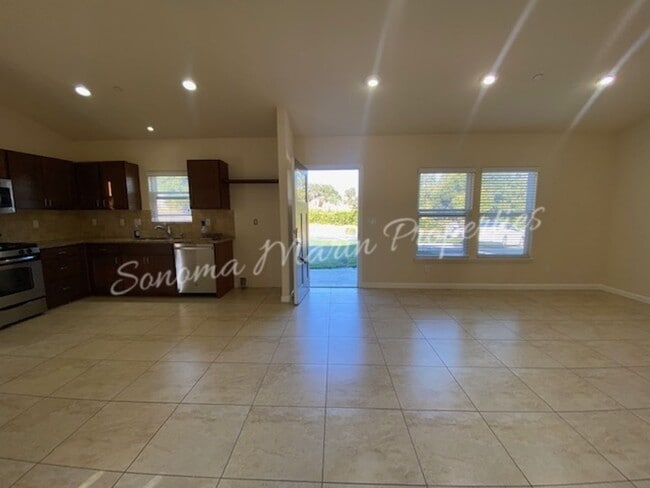 Building Photo - ~ Country Home ~ 2 Bedrooms & 2 Full Bathrooms with Attached Garage ~ Gated Community