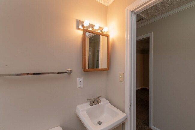 Building Photo - SECTION 8 ACCEPTED! - Cozy 2-Bedroom Home in Prime Augusta Location