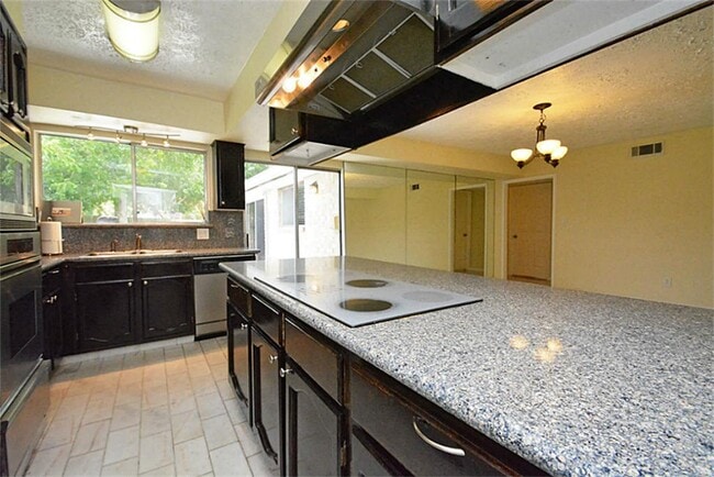 Building Photo - 2523 Coopers Post Ln