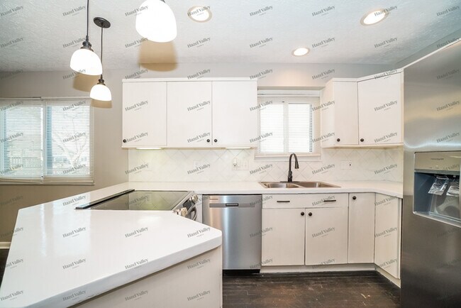 Building Photo - 6330 Fence Row Ln