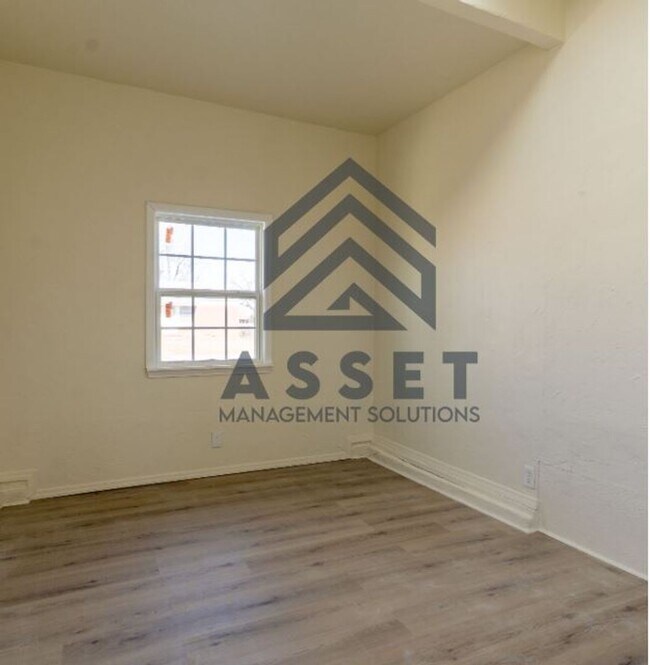 Building Photo - 422 E Northrup Dr