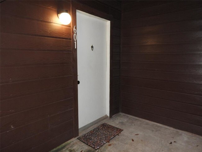 Primary Photo - 12905 Woodforest Blvd