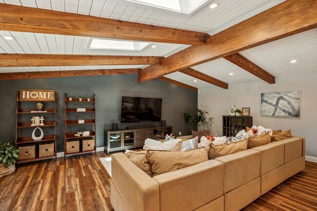 Building Photo - Luxury Single-Level Westside Alamo Home with Saltwater Pool, Spa & Outdoor Kitchen