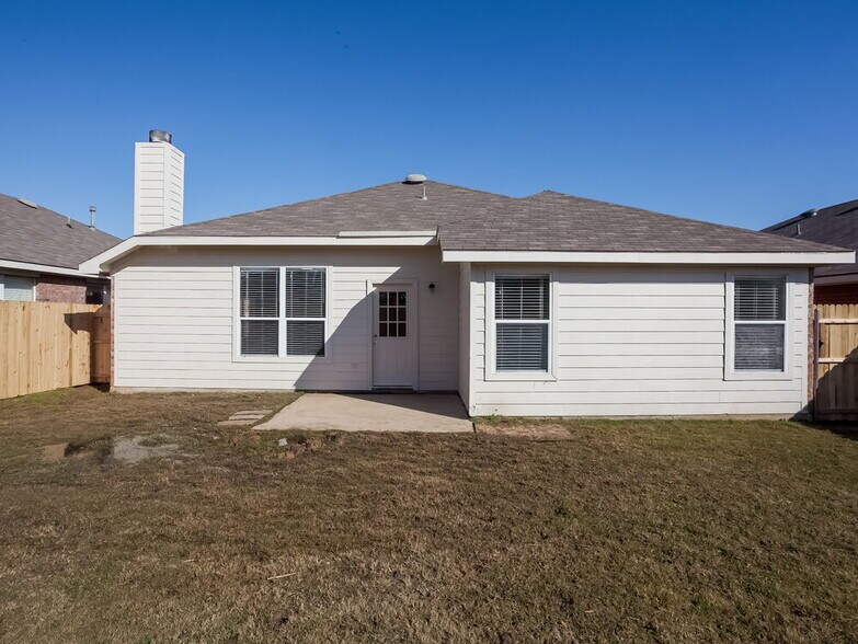 Building Photo - 11008 Briaroaks Dr