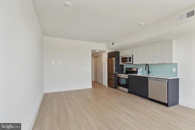 Building Photo - 1775 N American St