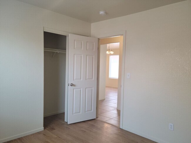 Building Photo - Single Story 3-Bedroom