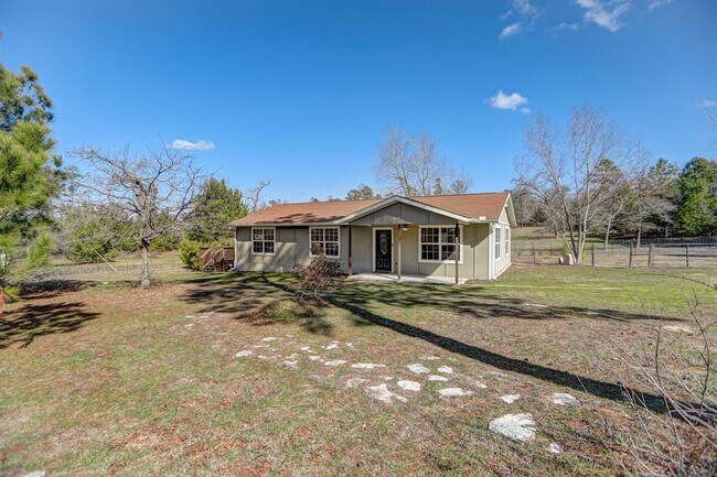 Building Photo - 460 Pine Tree Loop