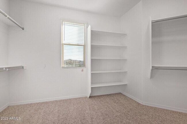 Building Photo - 14038 W Desert Hollow Dr