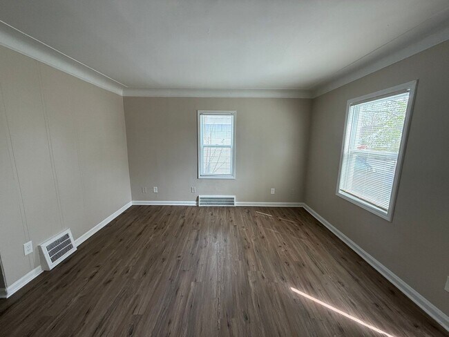 Building Photo - Fully Renovated 3-Bedroom Home – Move-In R...