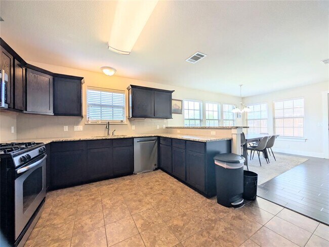 Building Photo - 6800 Bay City Bend