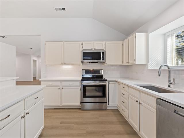 Building Photo - 612 De Soto Dr