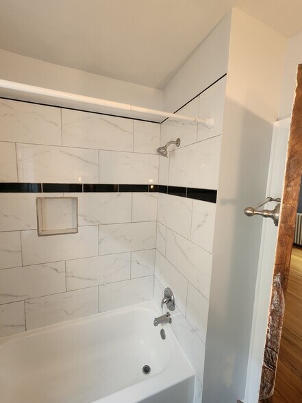 Building Photo - 4842 Elm St