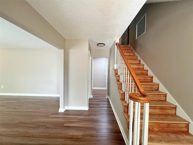 Building Photo - 822 Lake Elbert Ct