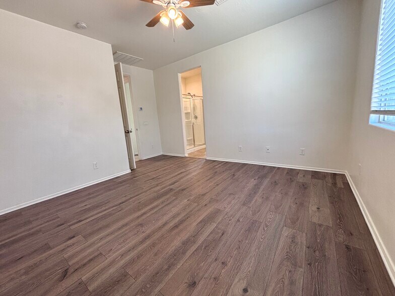 Building Photo - 6322 N 67th Ln