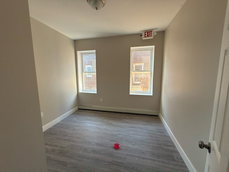 856 S 16th 3C - 856 S 16th St