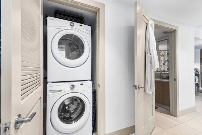 Building Photo - 298 SE 2nd Ave