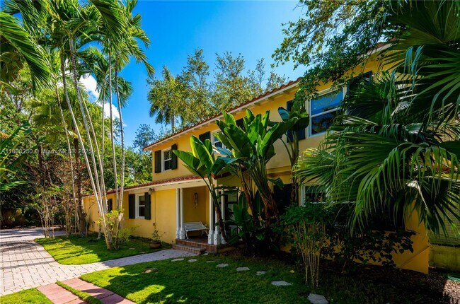 Building Photo - 2855 SW 17th Ave