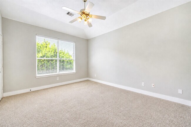 Building Photo - 22027 Field Green Dr