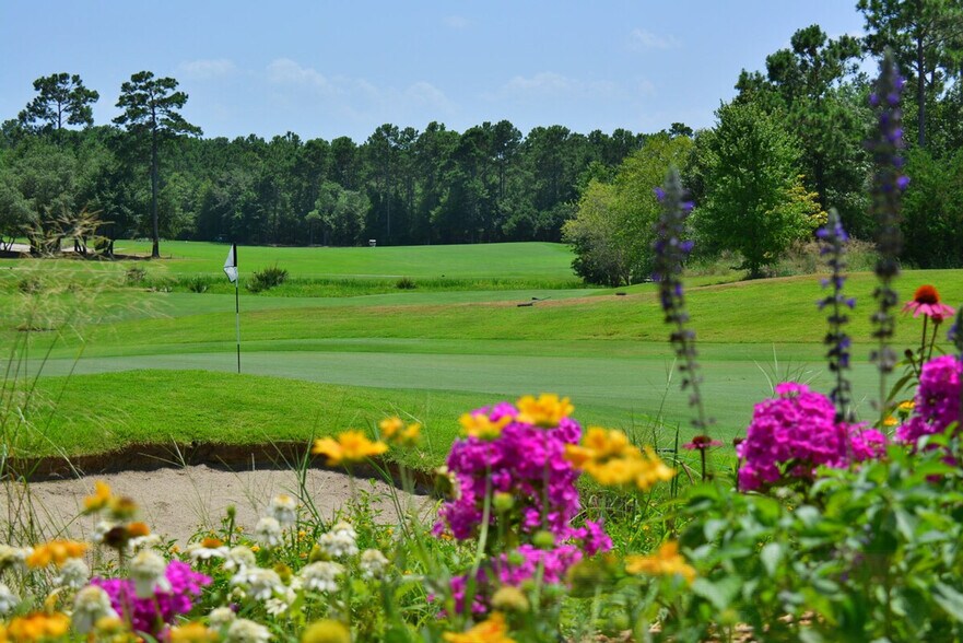 Building Photo - 390 Pinehurst Ln