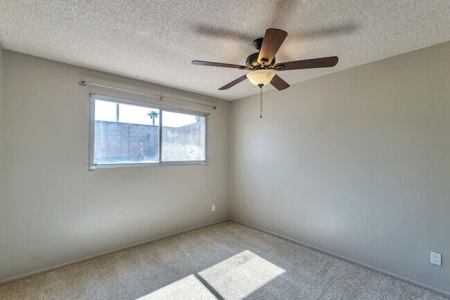 Building Photo - 3511 S Alder Dr