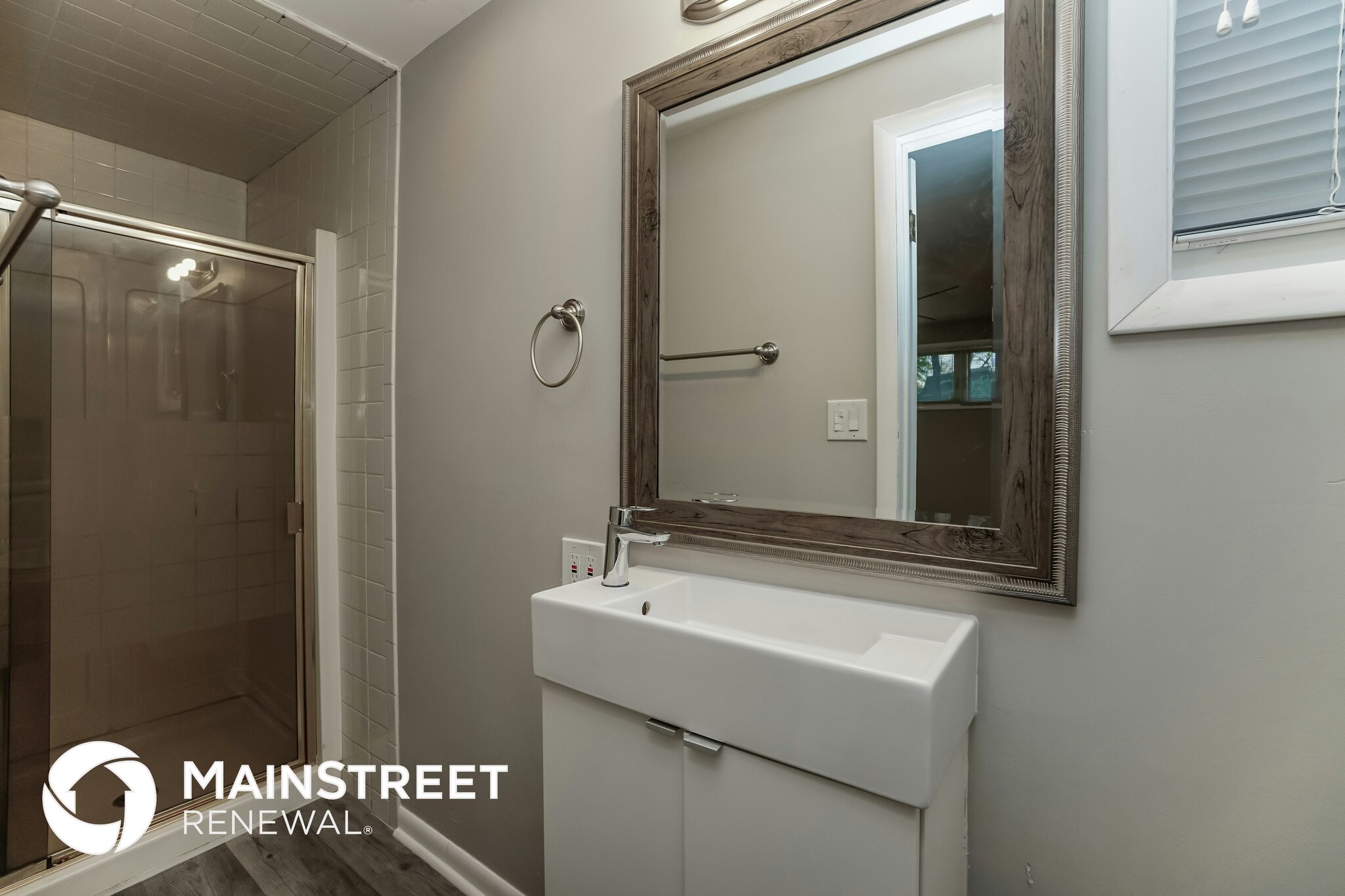 Building Photo - 414 E Clearview Ave