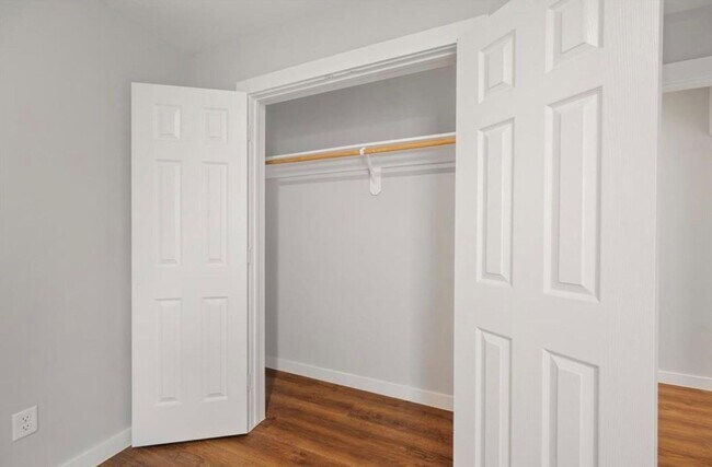 Building Photo - For Lease | 3 Bed, 2 Bath | 1,106 Sq Ft | East Way Manor |