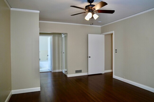 Building Photo - Charming & Spacious 3BR/2BA Lower-Level Home in Prime Baywood Location
