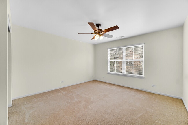 Building Photo - 1114 N Claremont Dr