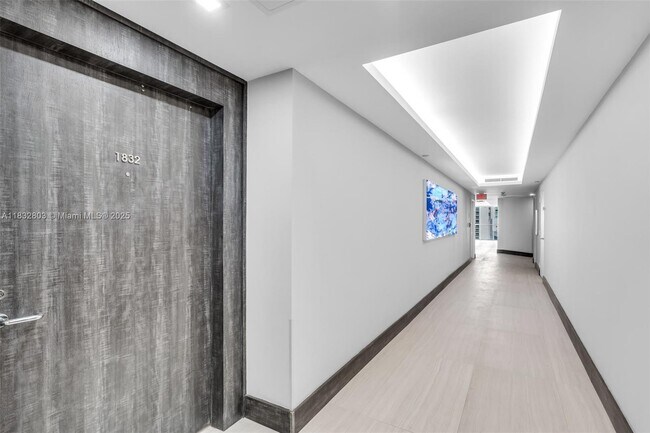 Building Photo - 16485 Collins Ave
