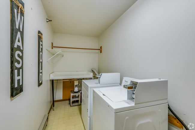 Building Photo - 1/2 OFF FIRST MONTHS RENT SPECIAL!
