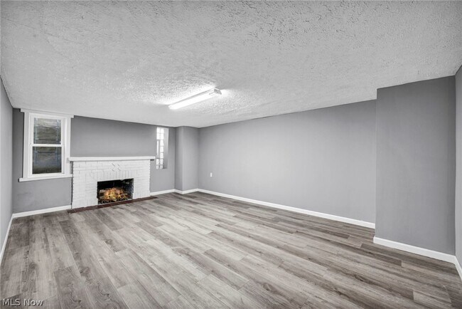 Building Photo - 16809 Scottsdale Blvd