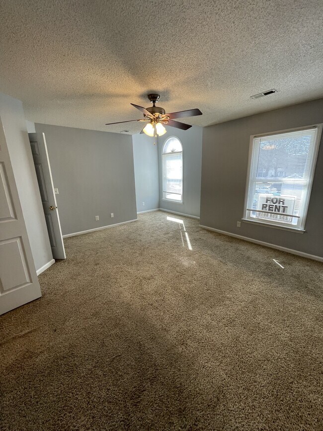 Building Photo - 114 W Victoria Ct