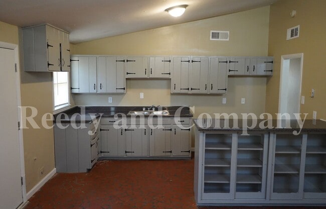 Building Photo - 1631 Gowan Dr