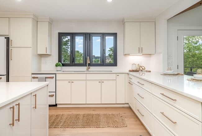 Building Photo - 95 Short Dr