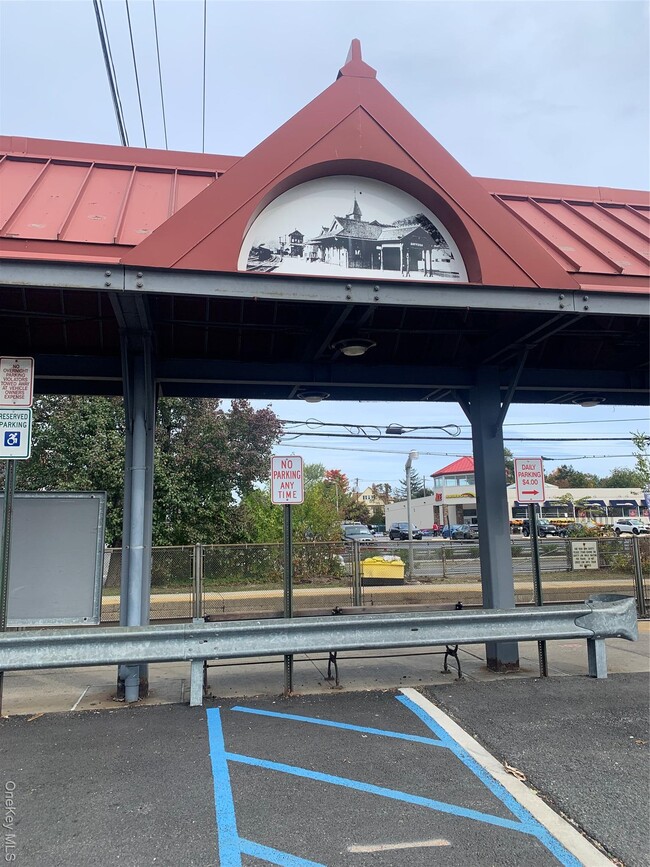 Building Photo - 23 Doxbury Ln