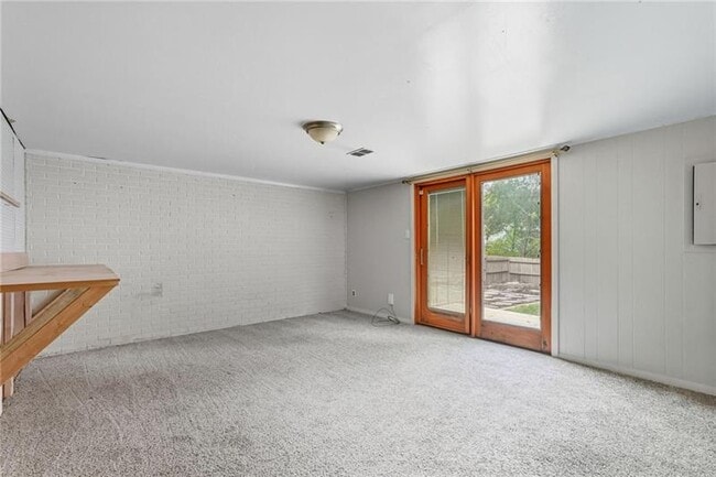 Building Photo - 222 Parkwood Dr