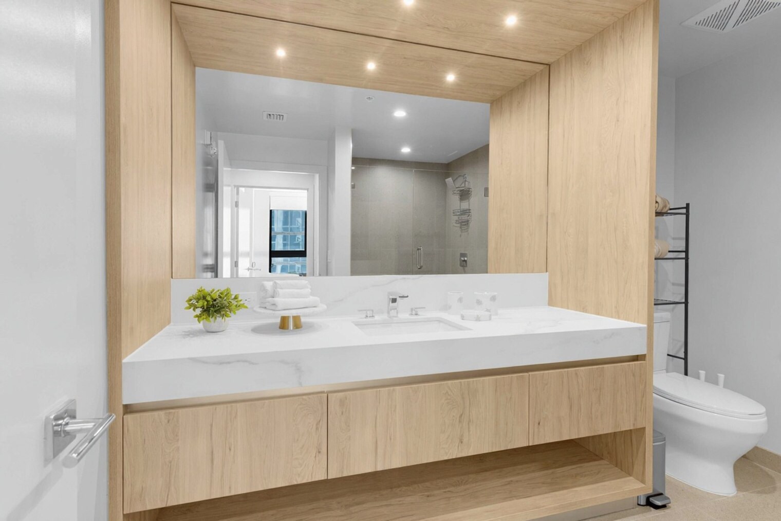 Building Photo - 11 NE 6th St