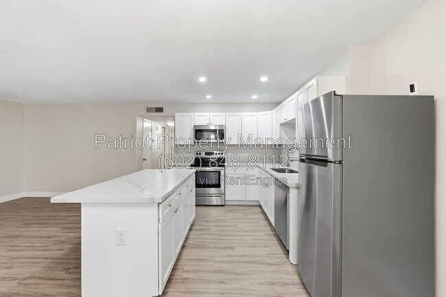 Building Photo - 5525 E Thomas Rd