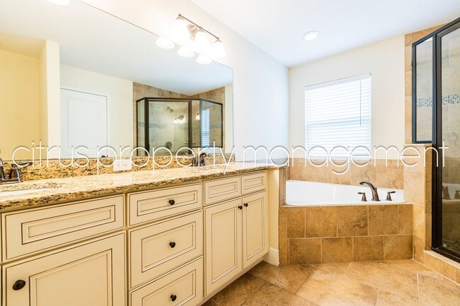 Building Photo - Beautiful, Spacious 3/2.5 in Wadeview Park