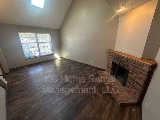 Building Photo - 10037 W 86th Terrace